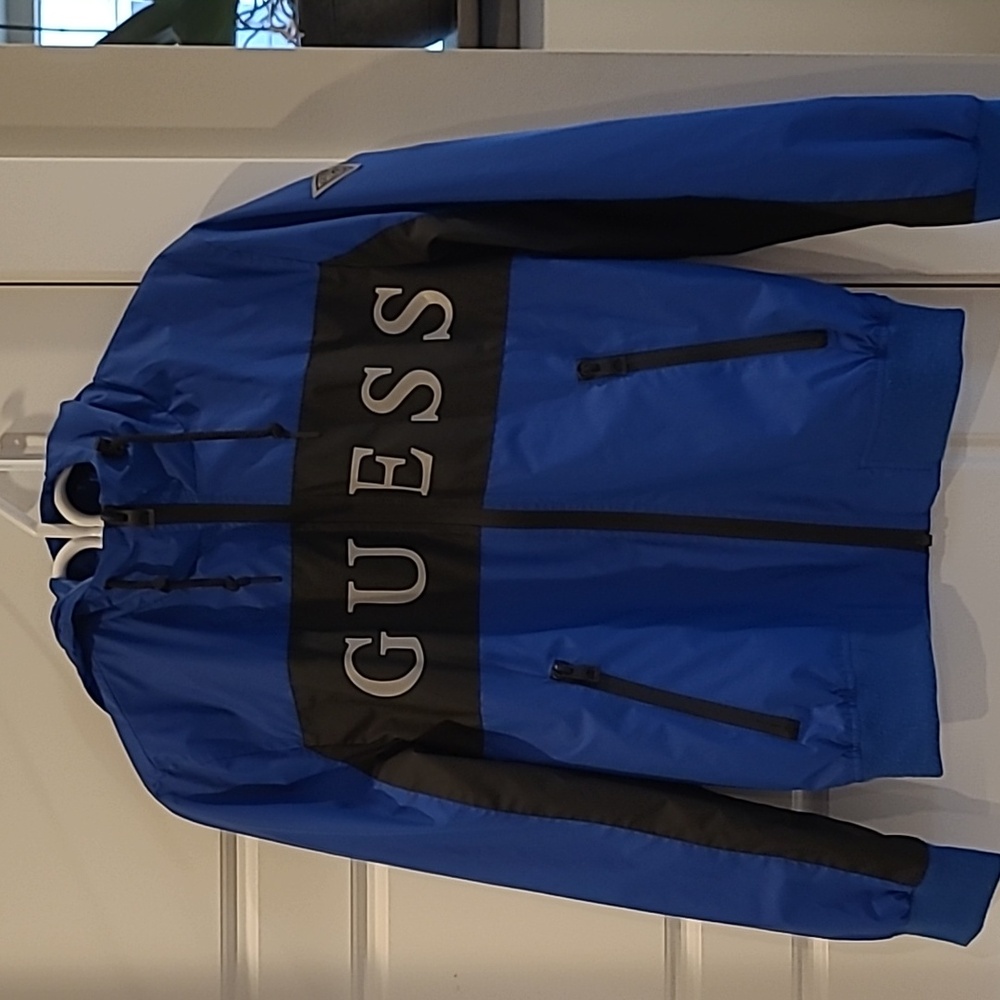 🟢Guess hooded bomber style jacket. Size XS